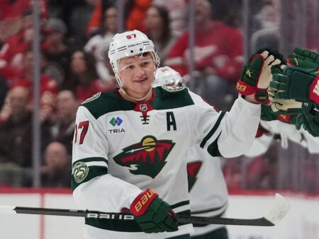 Капризов взорвал фавортов плей-офф НХЛ. Миннесота унизила Даллас