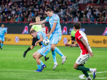 Локомотив и Зенит не нашли победителя в битве лидеров