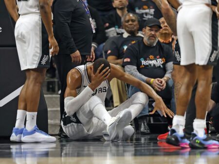 Портленд украл победу у Спёрс, Вембаньяма выбыл с сотрясением