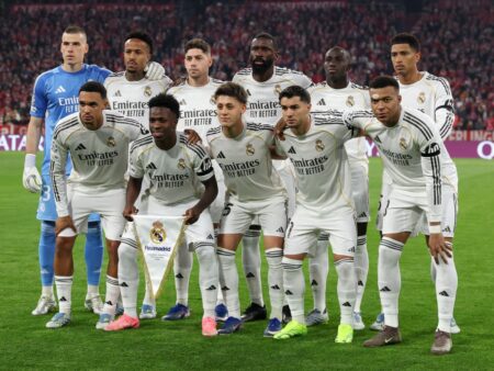 Реал потерпел крах в ЛЧ и на 9 очков отстал от Барсы