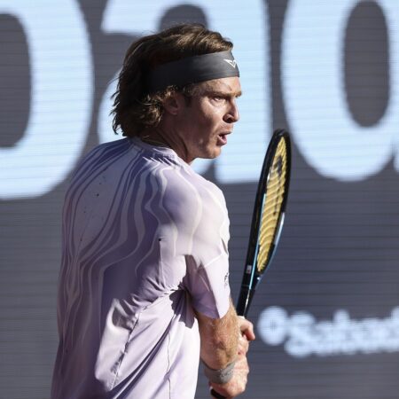 Рублёв штурмует четвертьфинал Барселоны, четыре россиянки в Штутгарте