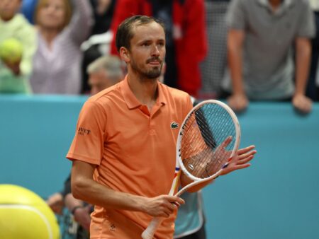 Медведев отскочил от монтекарловского позора в Мадриде