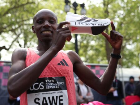 Саве разломал двухчасовой барьер в Лондоне — рекорд 1:59:30