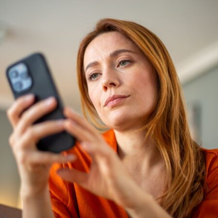 Смартфон как враг здоровья: что нужно знать беттерам